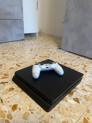 Playstation 4 Slim PS4 Nera