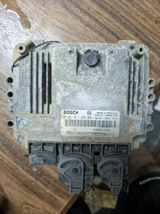 Centralita motor · 0 281 011 940 · Renault...