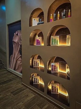R-7940909 Traspaso Centro de Estética y Peluquería