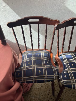 Conjunto de muebles de madera y mimbre