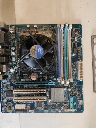 Placa base Gigabyte probada GA-H61M-D2H-USB3