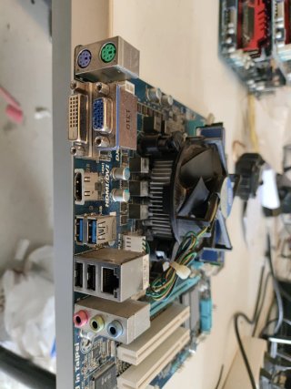 Placa base Gigabyte probada GA-H61M-D2H-USB3