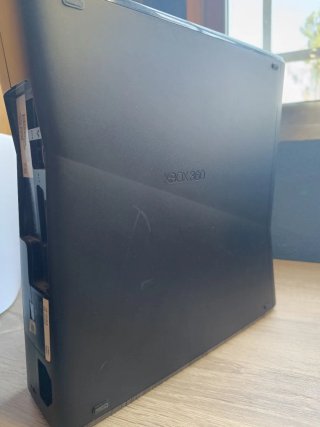 Xbox 360 4GB Color Negro Mate +Mando Negro Mate