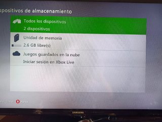 Xbox 360 4GB Color Negro Mate +Mando Negro Mate