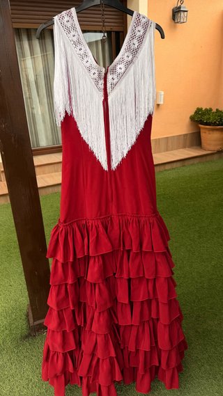 Traje de flamenca rojo con flecos