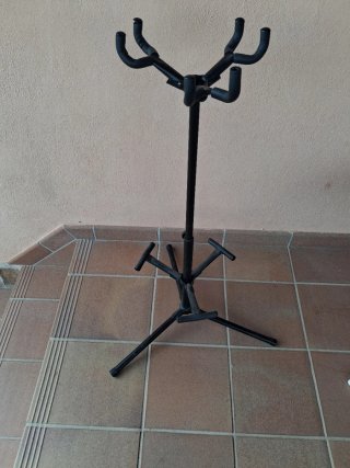 Supporto per 3 chitarre