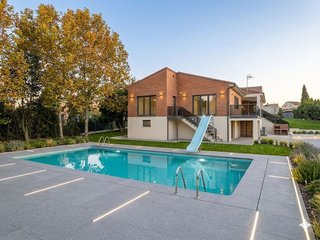Chalet en venta en Cabanillas del Campo