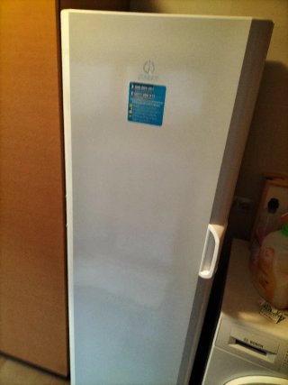 Congelador Vertical Indesit Blanco. Muy cuidado.