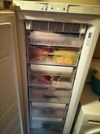 Congelador Vertical Indesit Blanco. Muy cuidado.