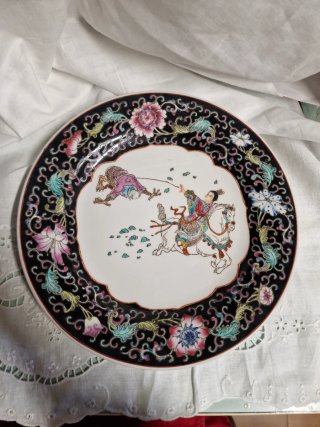 Piatto in porcellana decorato Deng Chanyu