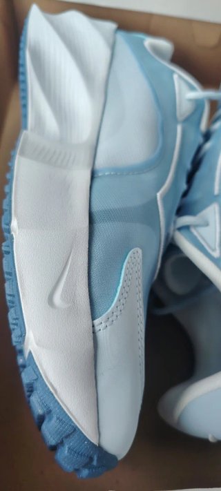 Nike WMNS Aura Edge Talla 42