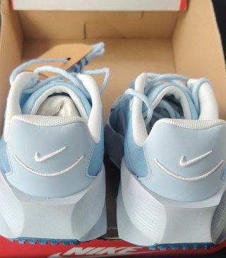 Nike WMNS Aura Edge Talla 42