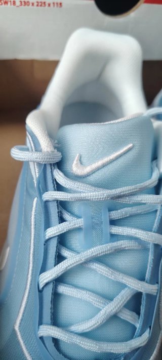 Nike WMNS Aura Edge Talla 42