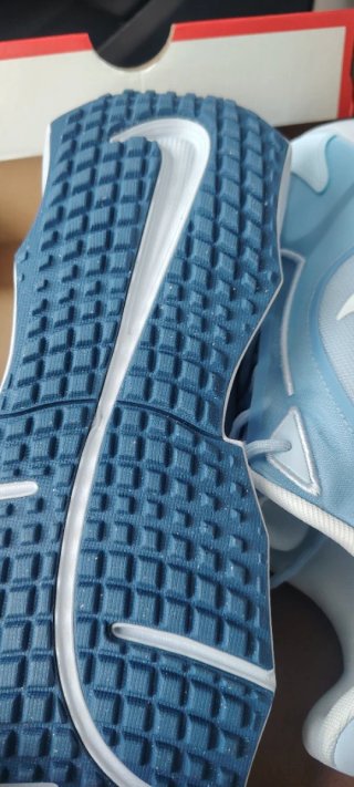 Nike WMNS Aura Edge Talla 42