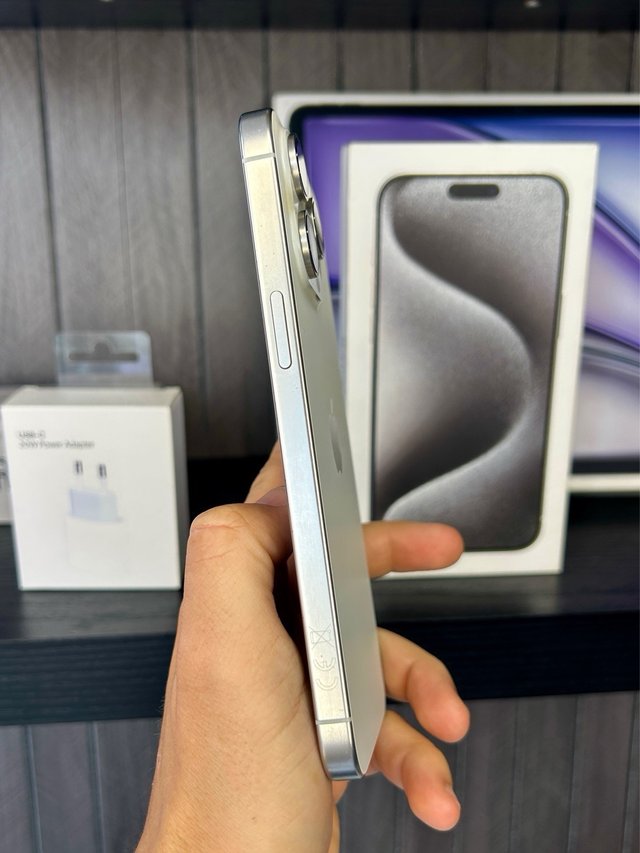 iPhone 15 Pro Max 256GB Plata Seminuevo