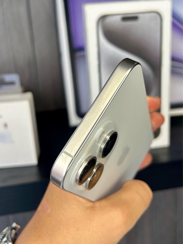 iPhone 15 Pro Max 256GB Plata Seminuevo