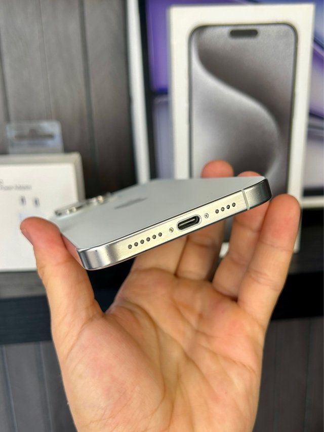 iPhone 15 Pro Max 256GB Plata Seminuevo