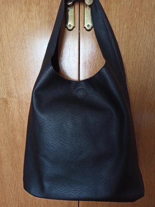 Bolso de piel negro