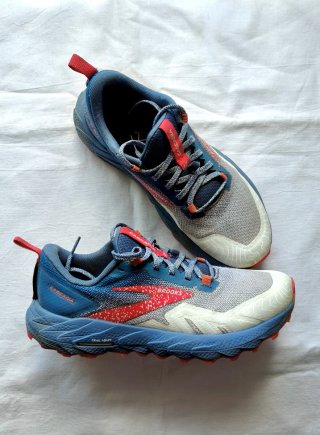 Zapatillas mujer trail Brooks Cascadia talla 38.