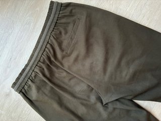 Pantalón Zara verde oliva