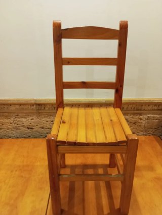 Mesa de Comedor y 4 Sillas de Madera