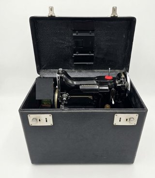 Máquina de coser Singer 221 Eléctrica Antigua