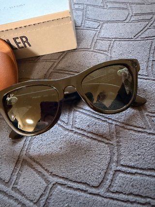 Ray-Ban Skyler Gen 2 Caja y Funda Marrón