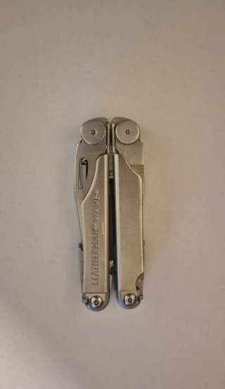 Leatherman Wave con custodia