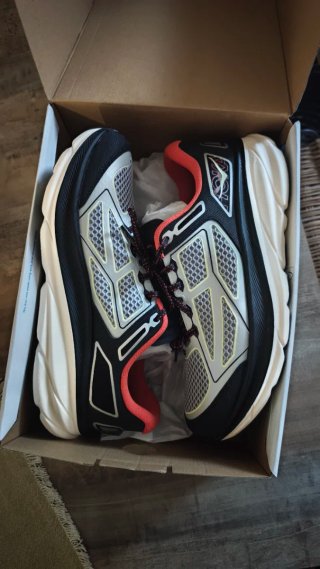 Hoka Clifton 9 Negro Naranja