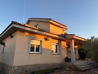 Chalet en venta en Calvarrasa de Arriba