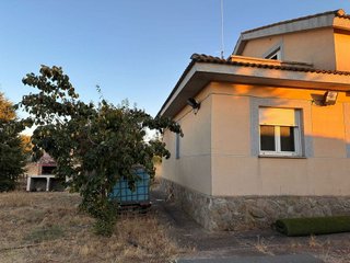 Chalet en venta en Calvarrasa de Arriba