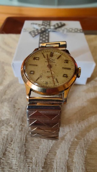 Clásico reloj suizo de pulsera vintage Dogma Prima