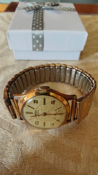 Clásico reloj suizo de pulsera vintage Dogma Prima