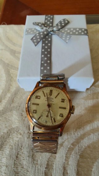 Clásico reloj suizo de pulsera vintage Dogma Prima