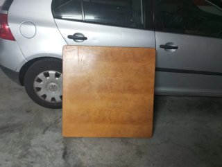Mesa Cuadrada y 4 Sillas de Madera