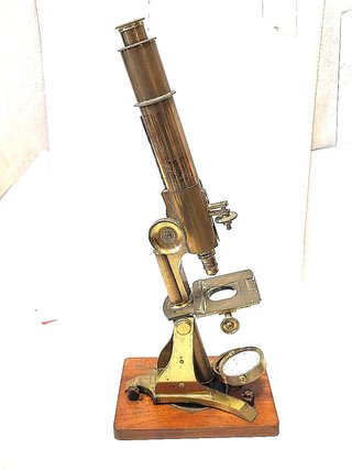 Antiguo microscopio latón + caja + ópticas 1860