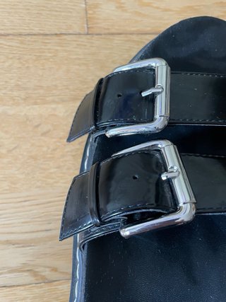 Sandalias Bershka negras con hebillas