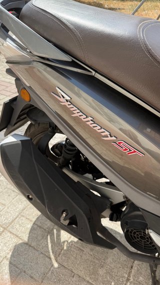 Moto SYM Symphony ST 125 Gris