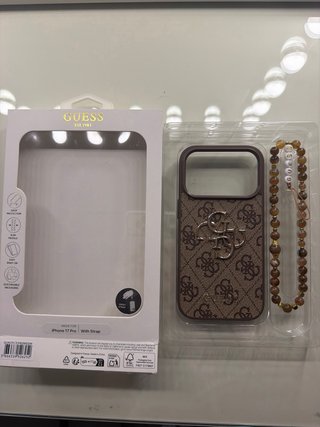 Custodia GUESS per iPhone 17 Pro con cinturino