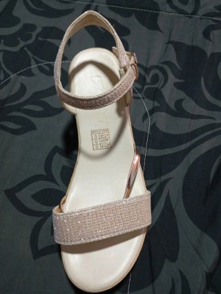 Sandalias de cuña con brillo