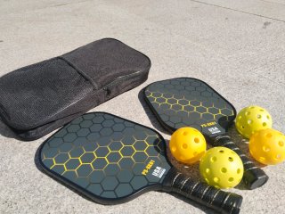 Set Pickleball: 2 palas y 4 pelotas y estuche