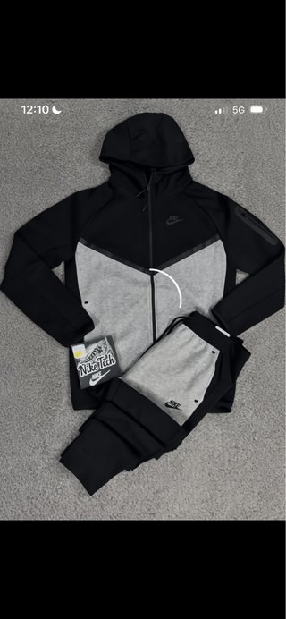 Conjunto Nike Tech Negro y Gris