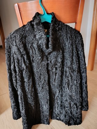 Abrigo negro estilo astracán Talla M-L