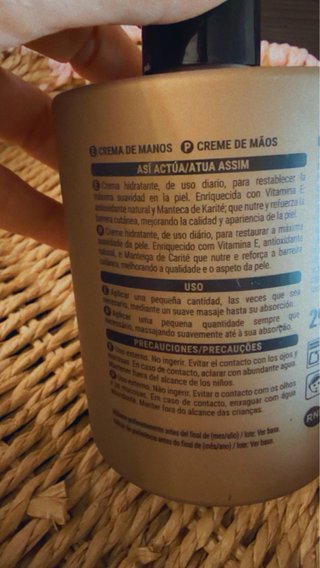 Crema de manos y vela
