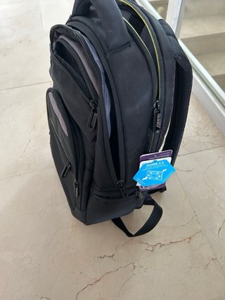 Mochila Targus 5 bolsillos 18L trabajo/colegio