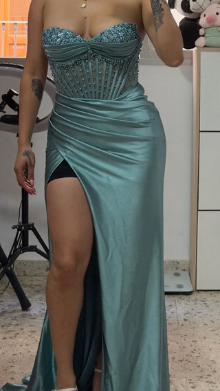 Vestido de fiesta largo con pedrería