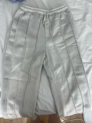 Pantalón chándal moderno beige