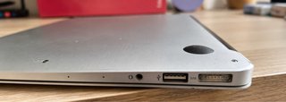 MacBook Air 13” 2015 · i5 · 256GB SSD · 4GB RAM