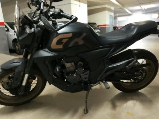 Zontes Gk 350 Negra y Dorada