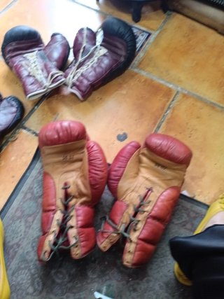 Guantes de Boxeo Rojos con Cordones